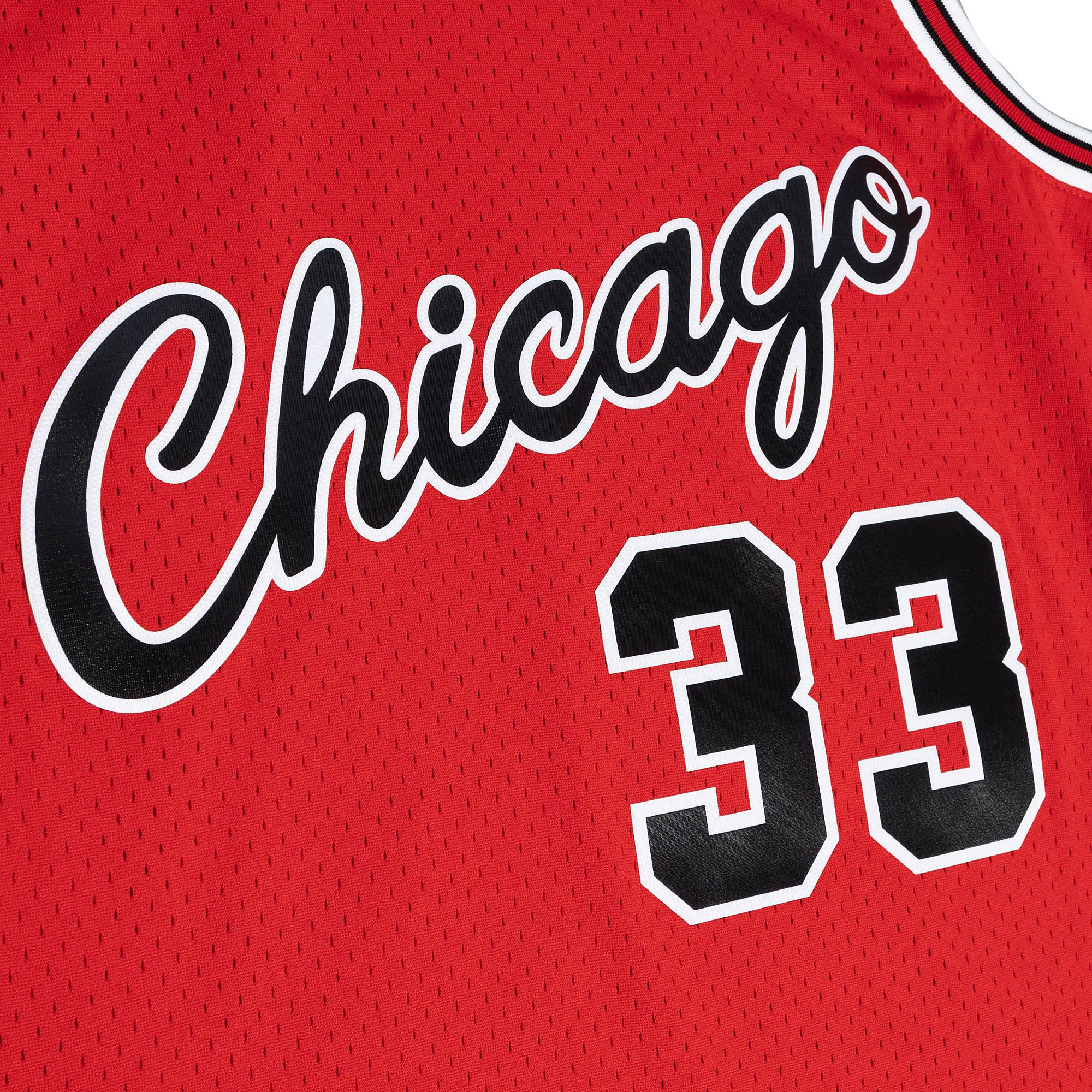 Mens Chicago Bulls Scottie Pippen Mitchell & Ness Red 2003 Hardwood Classics Swingman Jersey